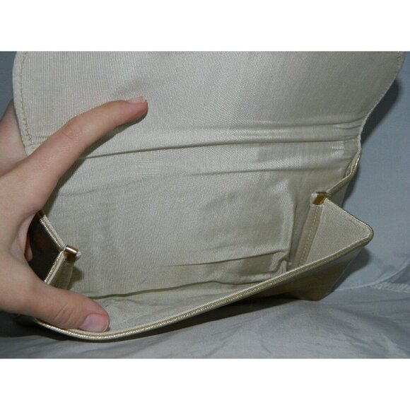 Vintage Gold Metallic Clutch Purse With Pleated Design Snap Closure - Picture 3 of 3